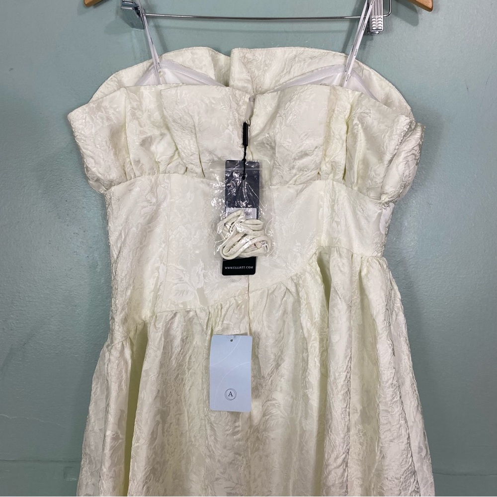 Elliatt Caspian Strapless‎ Gown Maxi Bridal Ivory Floral Ruffle Large Jacquard - Picture 11 of 16